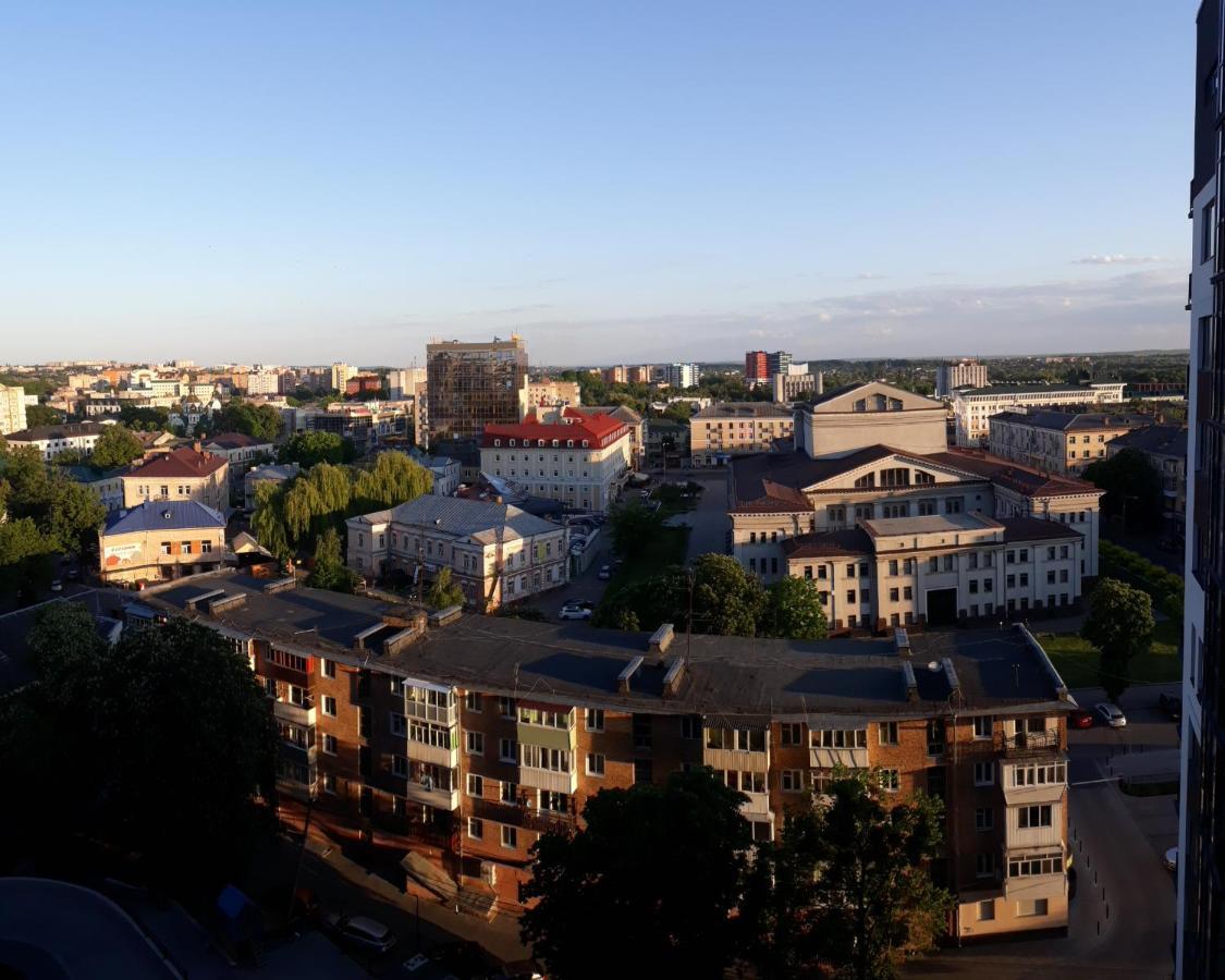 Чудова Квартира В Центрі Міста Rivne Exterior foto